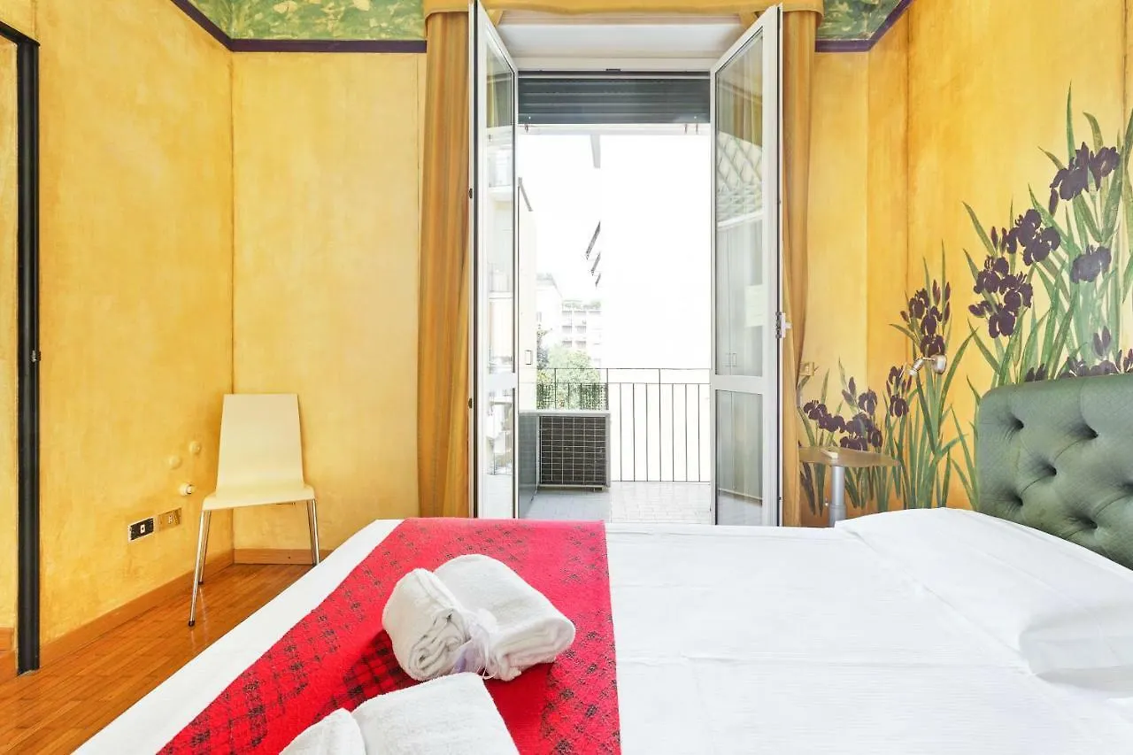 Moscova Balcony Flat Apartment Milan